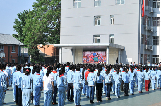 全体师生观看德育动漫《岳飞报国》